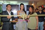 Neha Dhupia at Gitanjali promotional event  in Atria Mall on 14th Oct 2009 (2).JPG